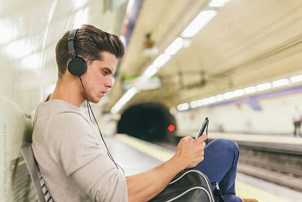 برای آموزش زبان به چی گوش دهیم؟