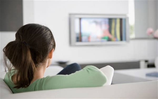 مزایا و معایب آموزش زبان با تلویزیون